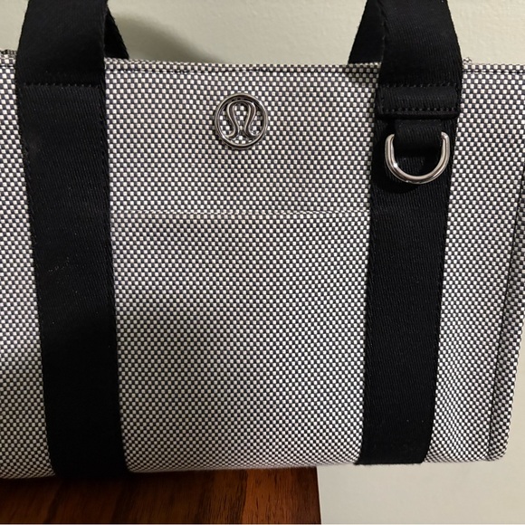 Lululemon Two Tone Canvas Tote Mini Bag ~ 4.5L ~ Anchor/Light Ivory NWT - Picture 3 of 4